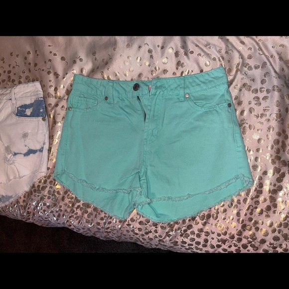 High waisted REFUGE shorts - Picture 4 of 5